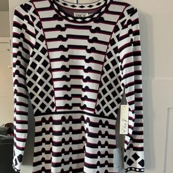 Eliza j - Picture 6 of 6